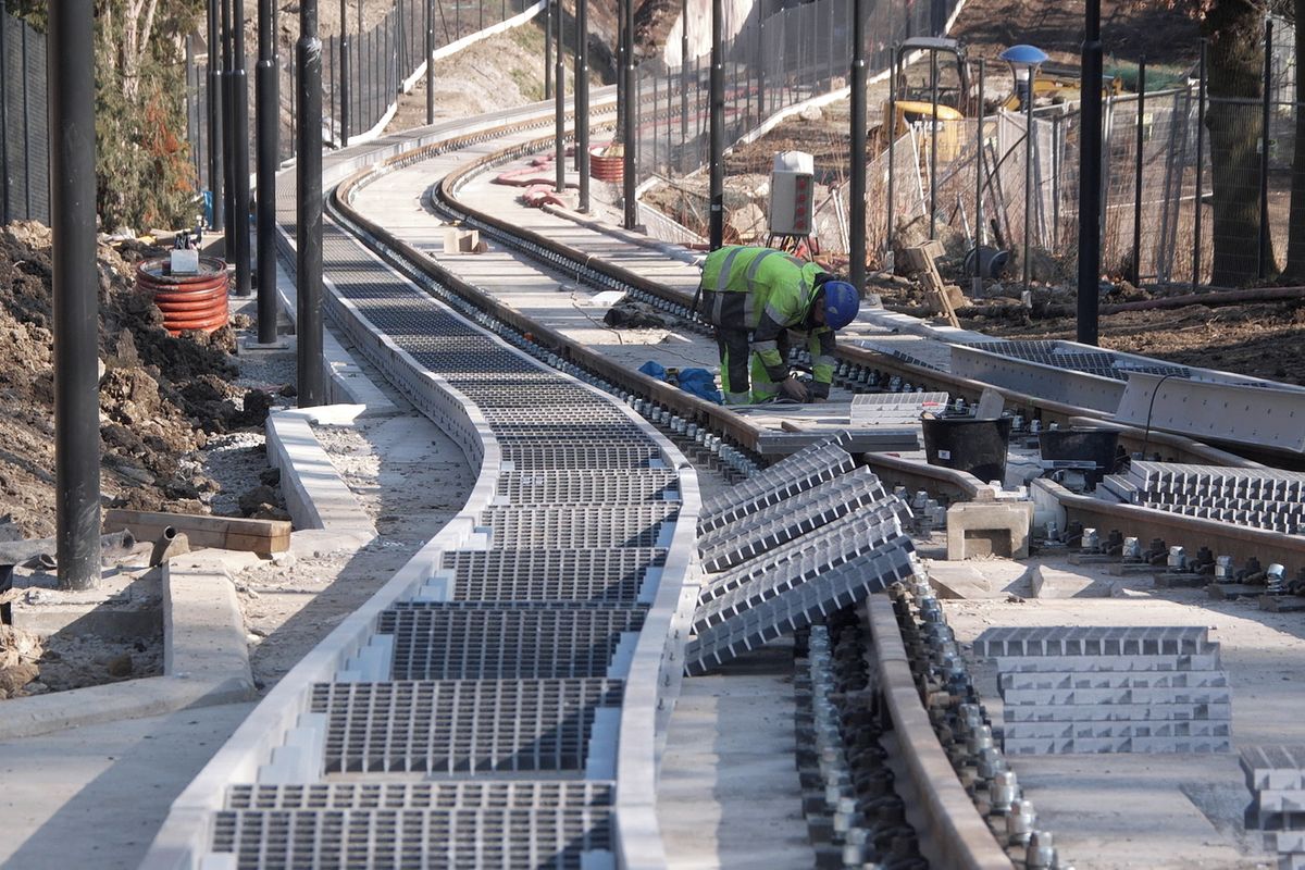 Na Petříně vrcholí proměna lanové dráhy. S kamerou jsme nahlédli na stavbu i do strojovny