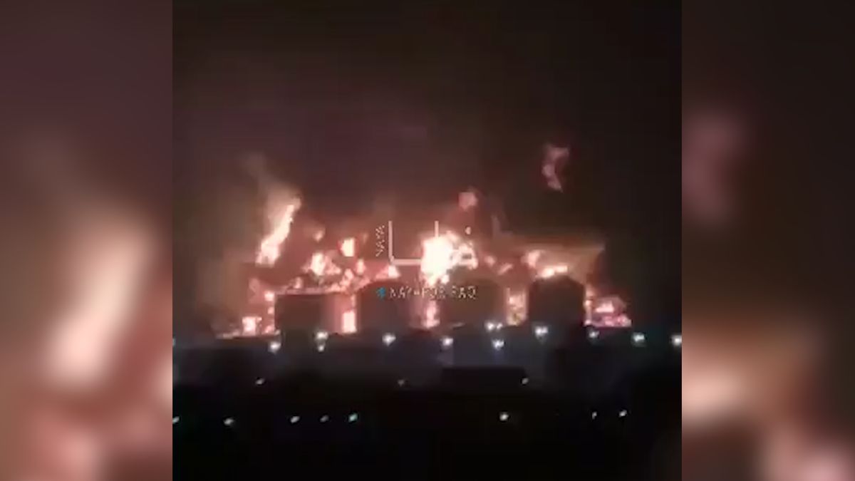 KRÁTCE: Ománské ropné nádrže v plamenech