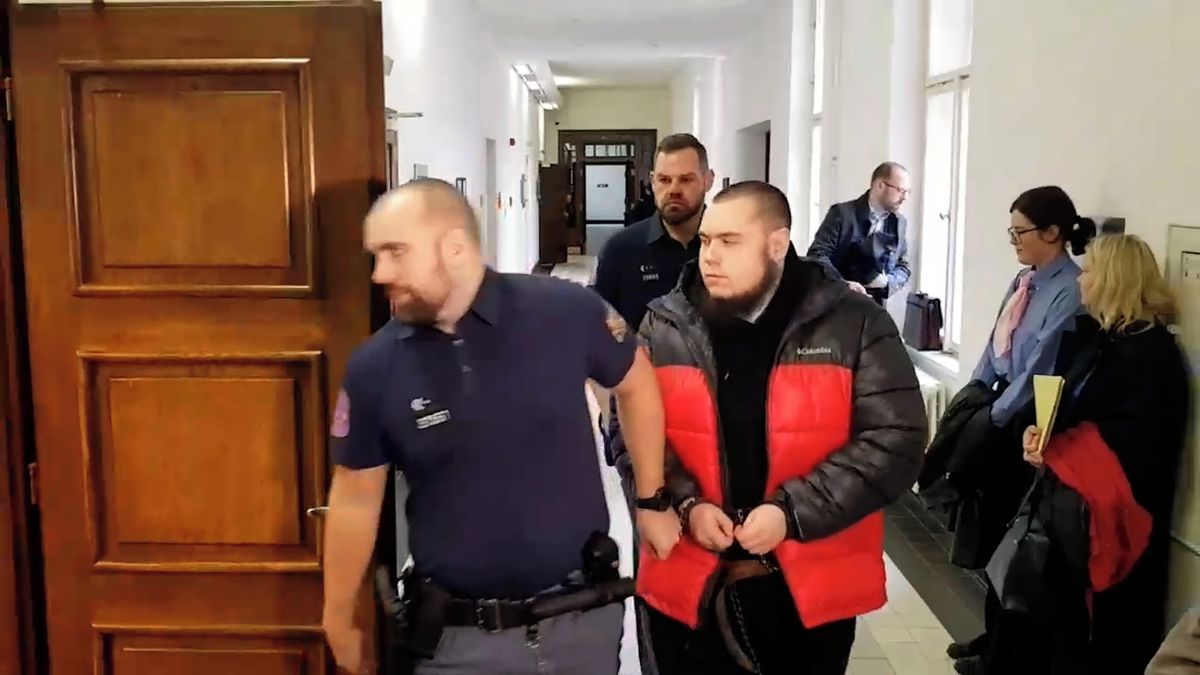 Otřesný případ zotročování mladých dívek je u konce. Soud mladíkovi potvrdil 10 let