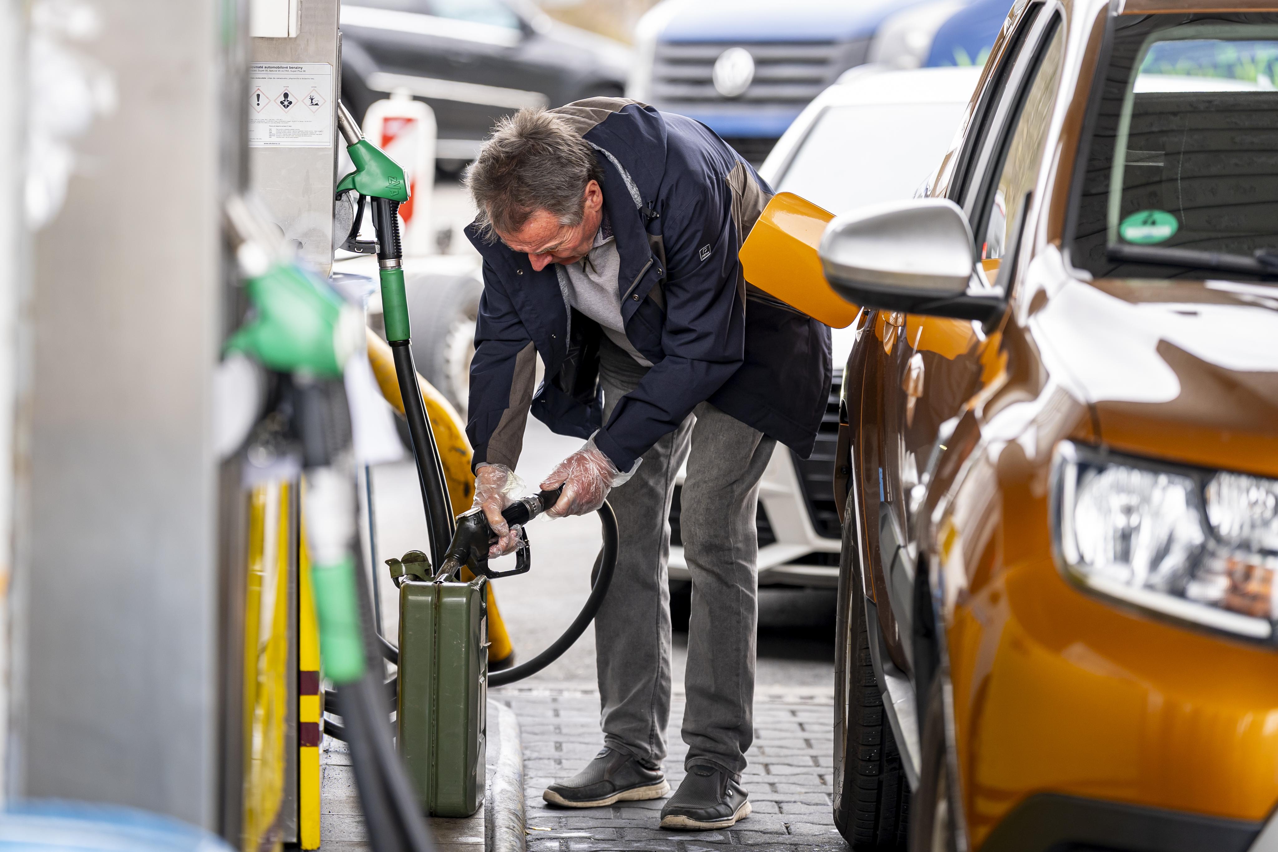 Okamura: Czesko sẽ thực hiện các biện pháp nếu giá xăng và dầu diesel cao hơn ở các nước láng giềng