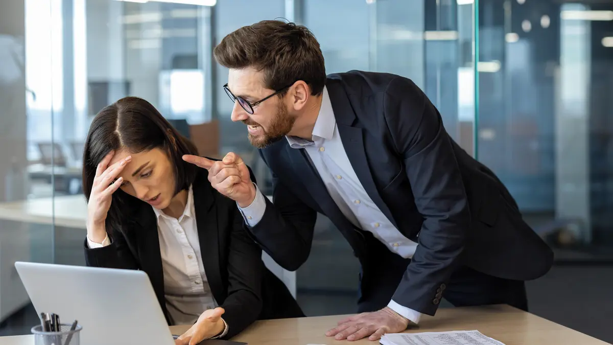 Šéf na ženu pořvával bramboro. Soud to označil za rasismus a přiznal jí statisíce