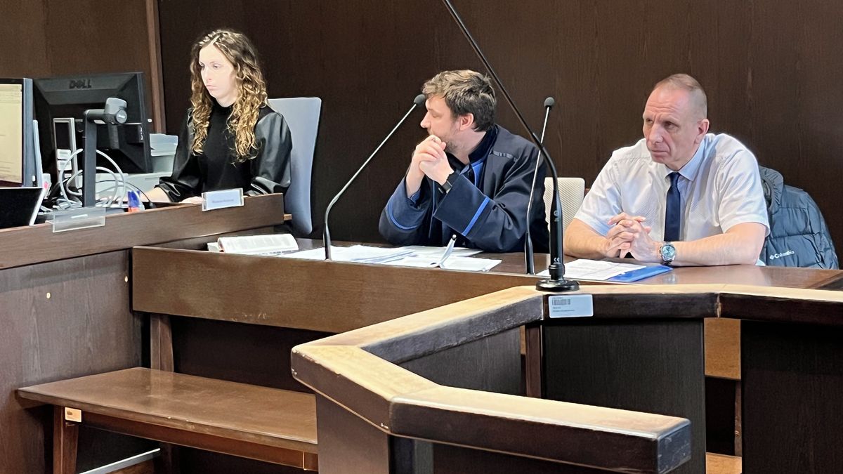 Soud v Břeclavi začal rozplétat smrt chlapce, na kterého spadla branka