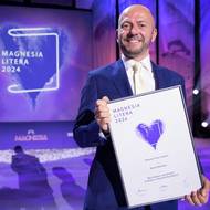 Cenu čtenářů obdržel v rámci ocenění Magnesia Litera 2024 za rozhovor s lékařem letecké záchranky Markem Dvořákem.