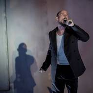 V inscenaci souboru Burkicom Směj se, pořád se směj! tančí držitel Ceny Thálie Michal Heriban.