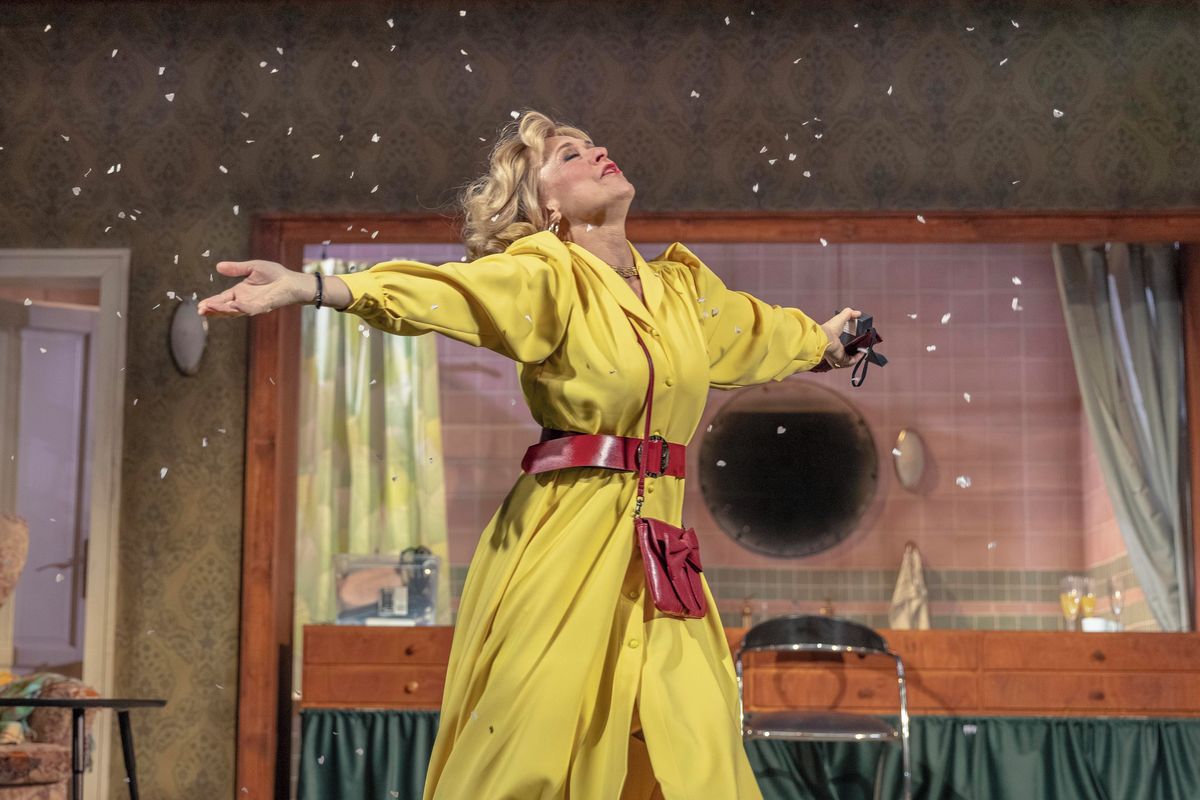 RECENZE: Skvělá Dana Batulková kraluje další premiéře Městských divadel pražských 