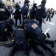 Ostrý policejní zákrok v Los Angeles