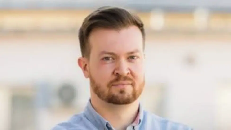 Odhalil tajné operace proti Orbánově opozici. Z neznámého vyšetřovatele je hrdina