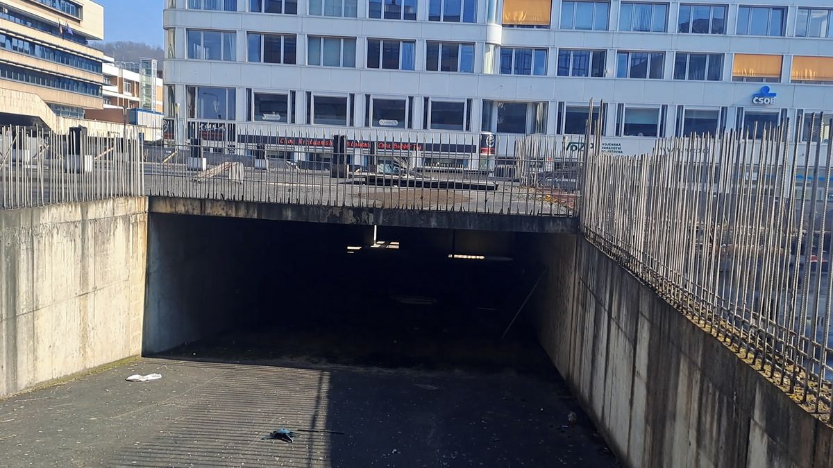 Díra v centru Ústí nad Labem zatím zůstane nedostavěná, město vyhlásí architektonickou soutěž