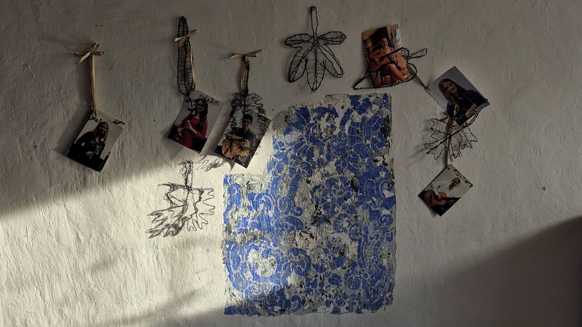 Bývalý klášter, nyní škola. Pod omítkou ZUŠ v Příboře se skrývaly barokní fresky i Sluneční soustava