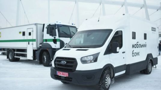 Maďarsko předá Ukrajině zabavená auta, ale bez peněz a zlata