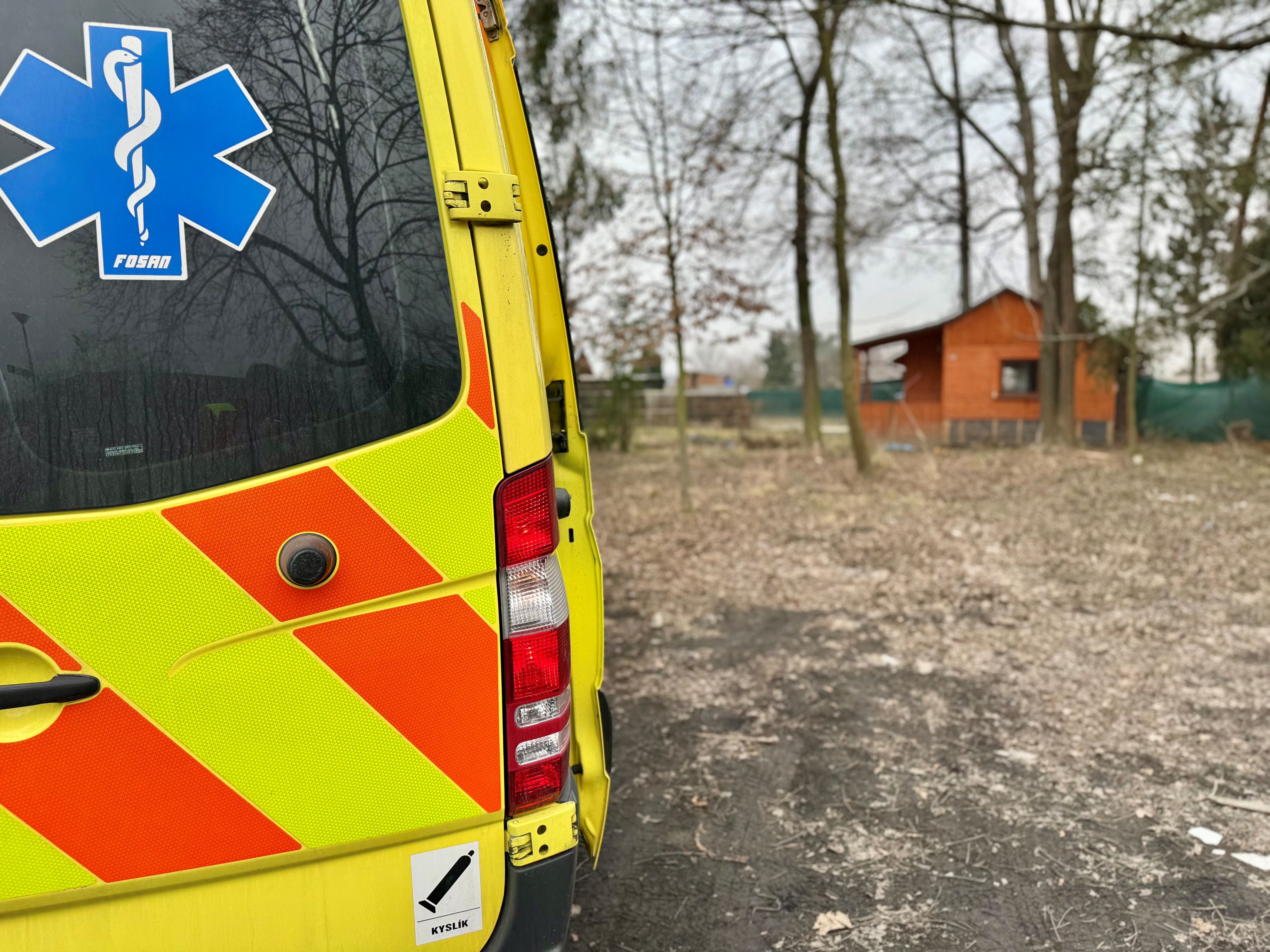 Hai học sinh cắt phải ngón tay bằng kéo điện