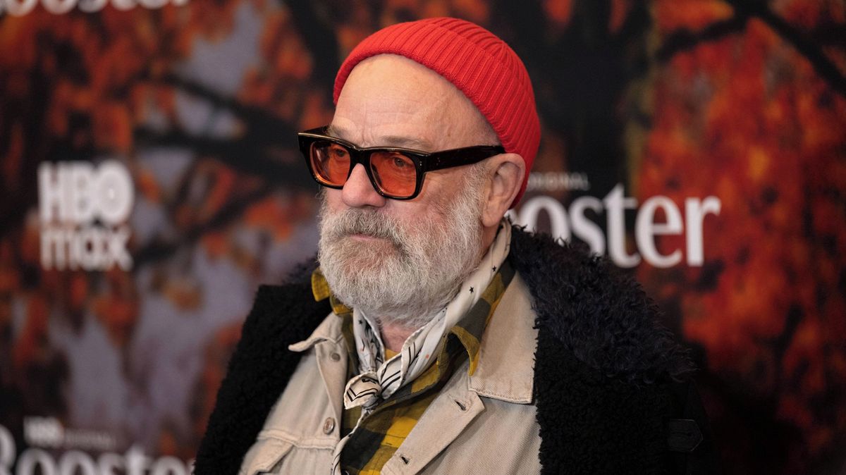 „Miluji svůj zpěv.“ Zpěvák R.E.M. Michael Stipe hlásí návrat, vydal píseň