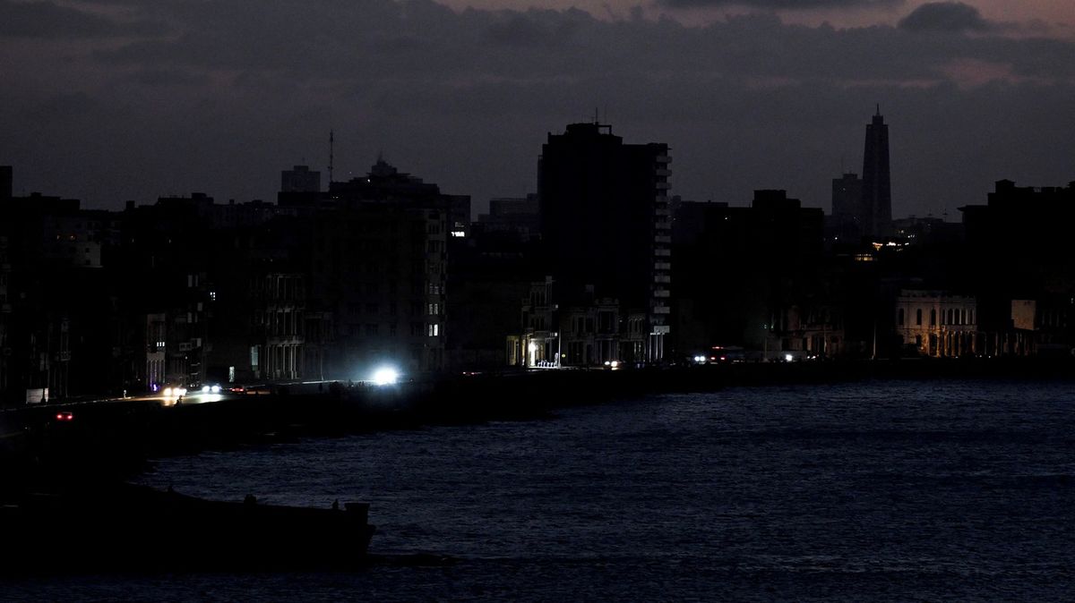 Celou Kubu postihl blackout