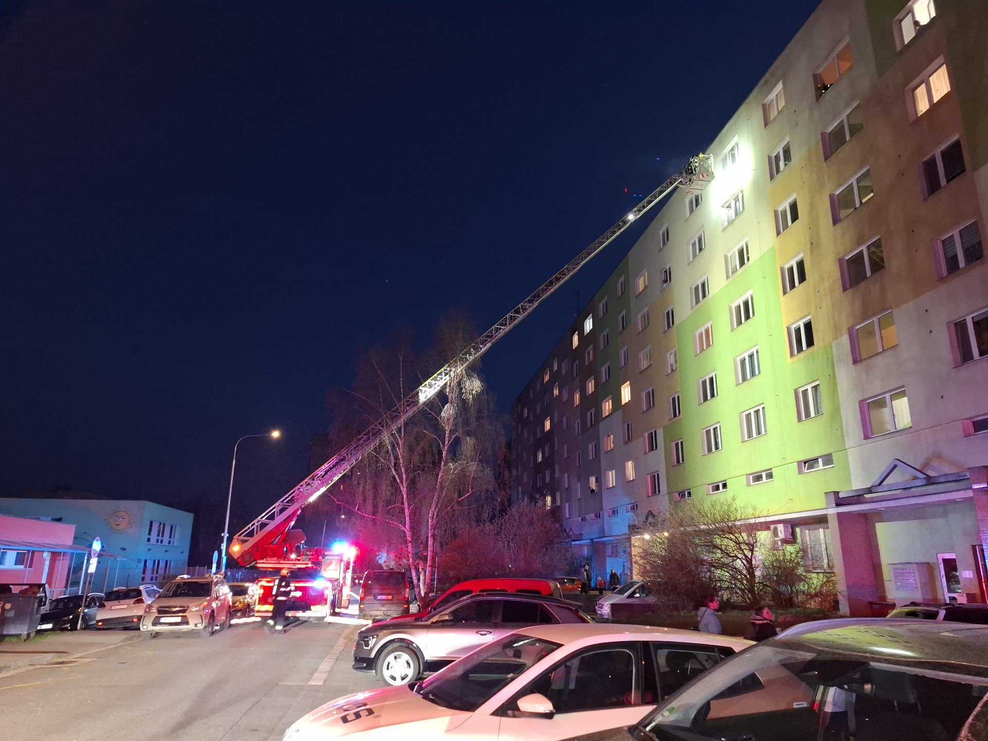 Hải quan nhanh chóng xử lý hỏa hoạn tại tòa nhà chung cư ở Olomouc