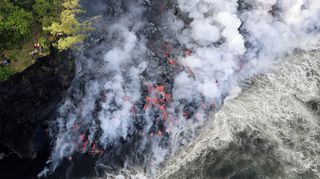 Láva se na Réunionu vlila do oceánu. Nabídla fascinující podívanou