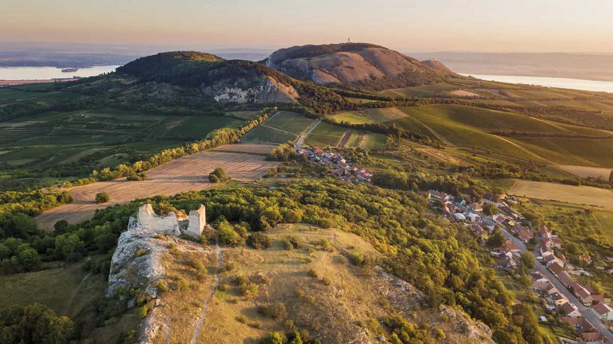 McDonald's staví restauraci pod Pálavou. Obec to vítá, CHKO nemá námitky