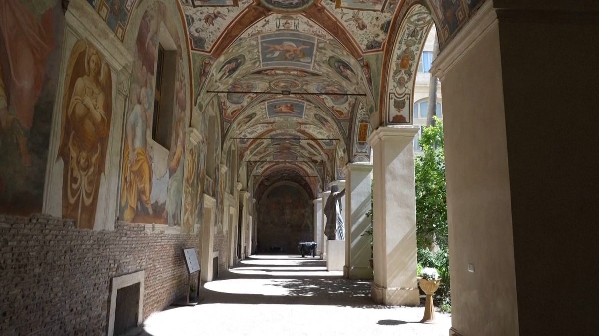 Tajný klášter v centru Říma? Jeho nádherné prostory míjí denně tisíce turistů  