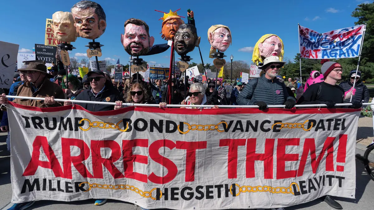 FOTO: Zavřete je! Proti Trumpovi protestovaly miliony Američanů