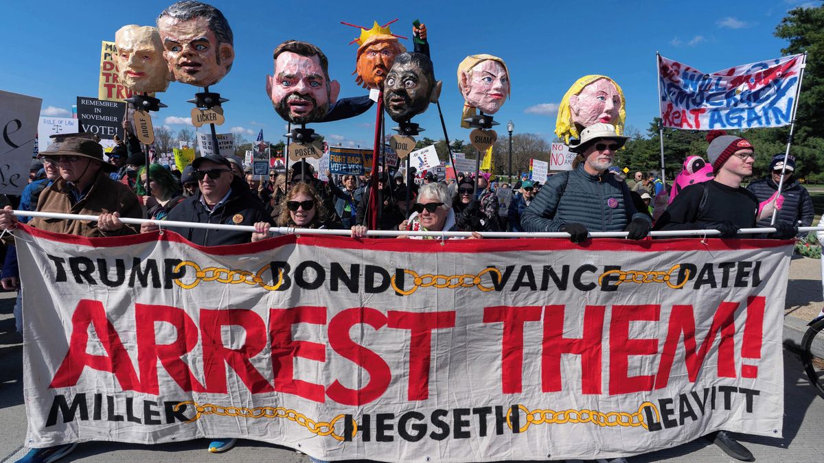 FOTO: Zavřete je! Proti Trumpovi protestovaly miliony Američanů