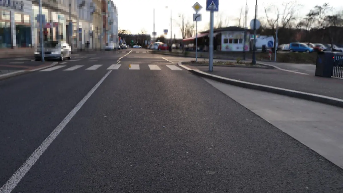 Srazil chodce na přechodu a ujel. Policie ve Varech hledá svědky