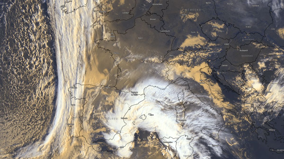 Bouře Regina žene saharský prach nad Evropu