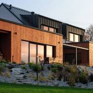 Pokoje rodin dcer majitelů jsou umístěny v podkroví.