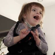 Dianka je podle rodičů hravé a zvídavé dítě.