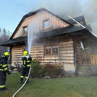 Rodina stihla opustit dům před příjezdem hasičů.