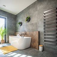 V klidové části, která je na druhé straně domu, se dále nachází tři dětské pokoje, koupelna, samostatné WC a ložnice s šatnou.