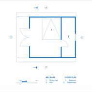 Půdorys domku: 1 - lůžko, 2 - úložný prostor