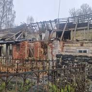 Historickému stavení chybí střecha.