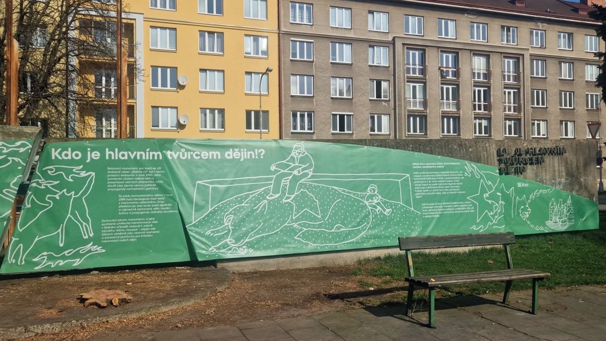 Pěticípá hvězda se v Hradci Králové objevila jen na chvíli, střežit ji bude pes s ohnivýma očima