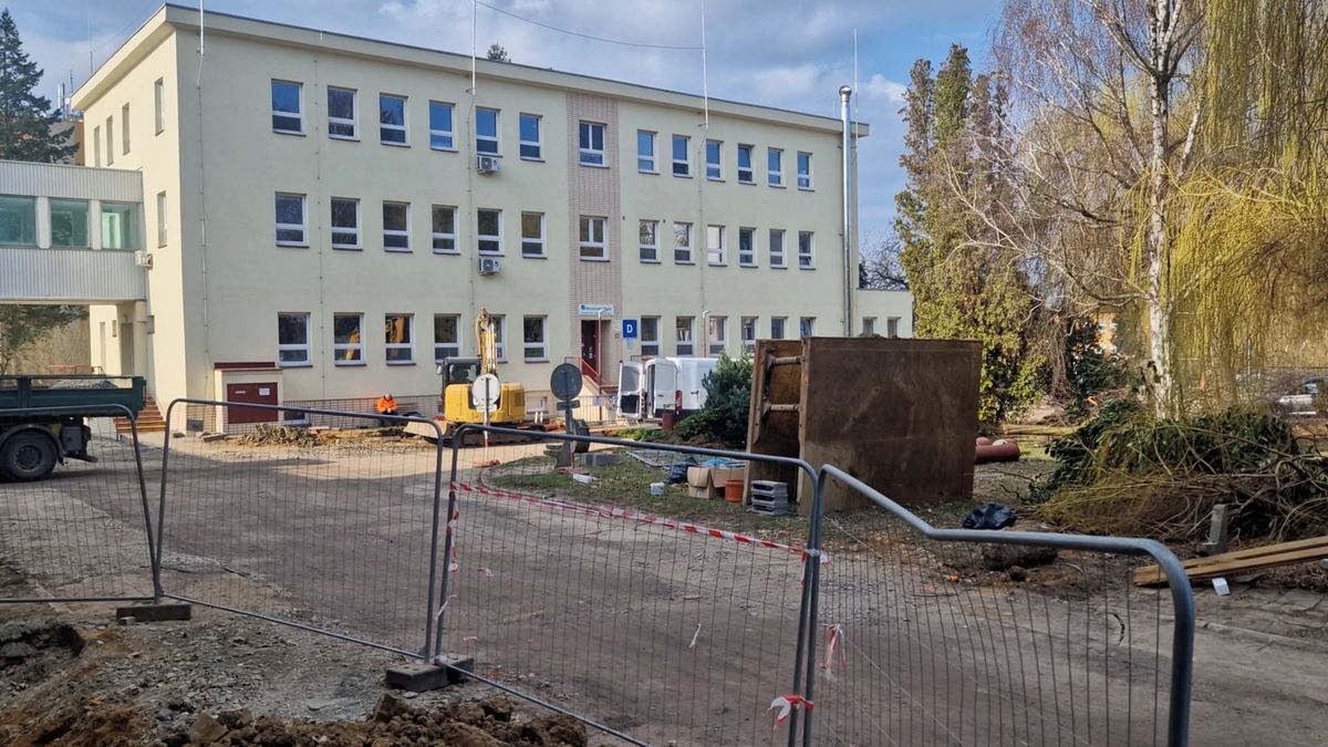 Obyvatelé u Polikliniky ve Veselí nad Moravou se dočkali. Území se kompletně promění