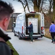 Příjezd dvojice zabavených lvic do Zoo Zlín