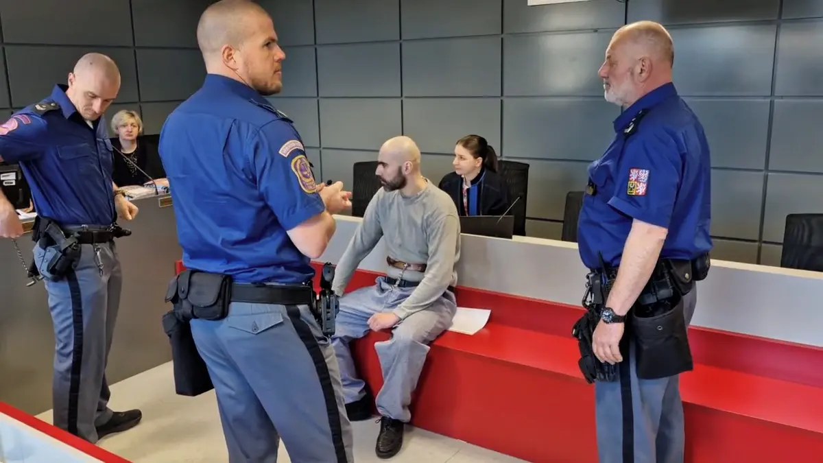 Ve sprše málem zabil spoluvězně. Po dalším trestu by měl na svobodu vyjít až za 22 let