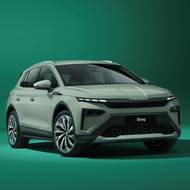 Po designové stránce se nic neměnilo, nově však vozy umí ve špatném počasí automaticky aktivovat k dennímu svíceni i zadní světla.