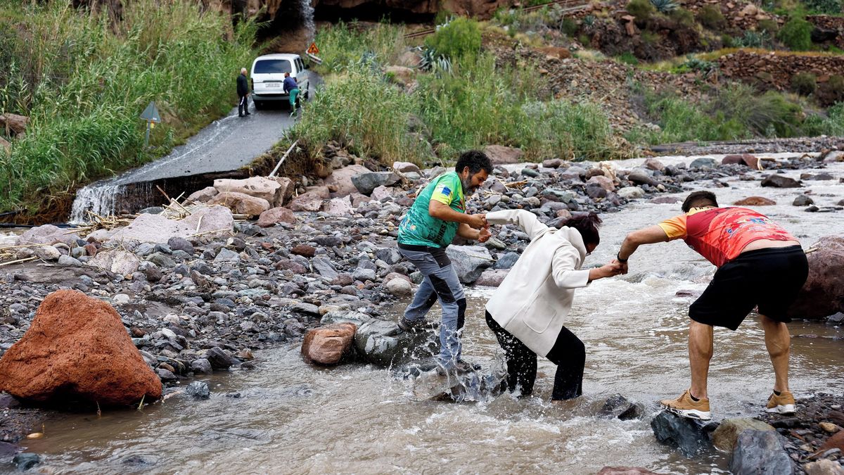 Stržené silnice a odříznuté obce. Bouře Therese řádila na Kanárech