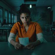 Zazie Beetzová je navrátilka z vězení toužící po pomstě.