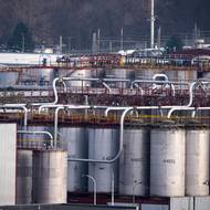 Místo, kde se ropa mění v pohonné hmoty: rafinerie v Kralupech nad Vltavou.