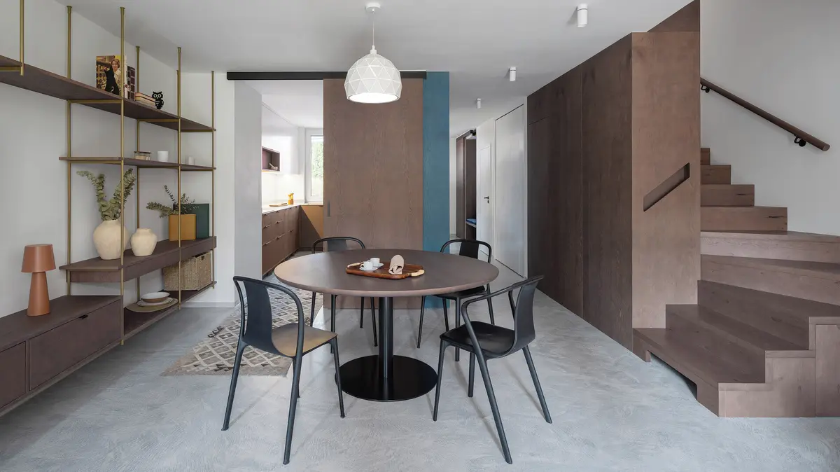 Proměna interiéru domku po babičce přinesla velkou změnu – otočku schodiště