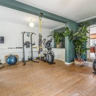 Jedna z místností domu slouží jako posilovna.