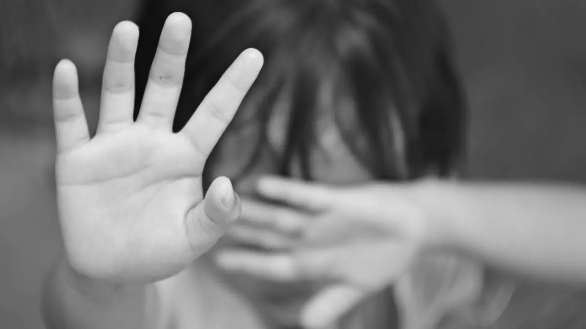 Policie loni vykázala z domova rekordní počet násilníků