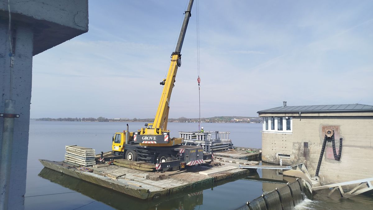 Hráz Novomlýnské nádrže prochází modernizací po téměř padesáti letech provozu