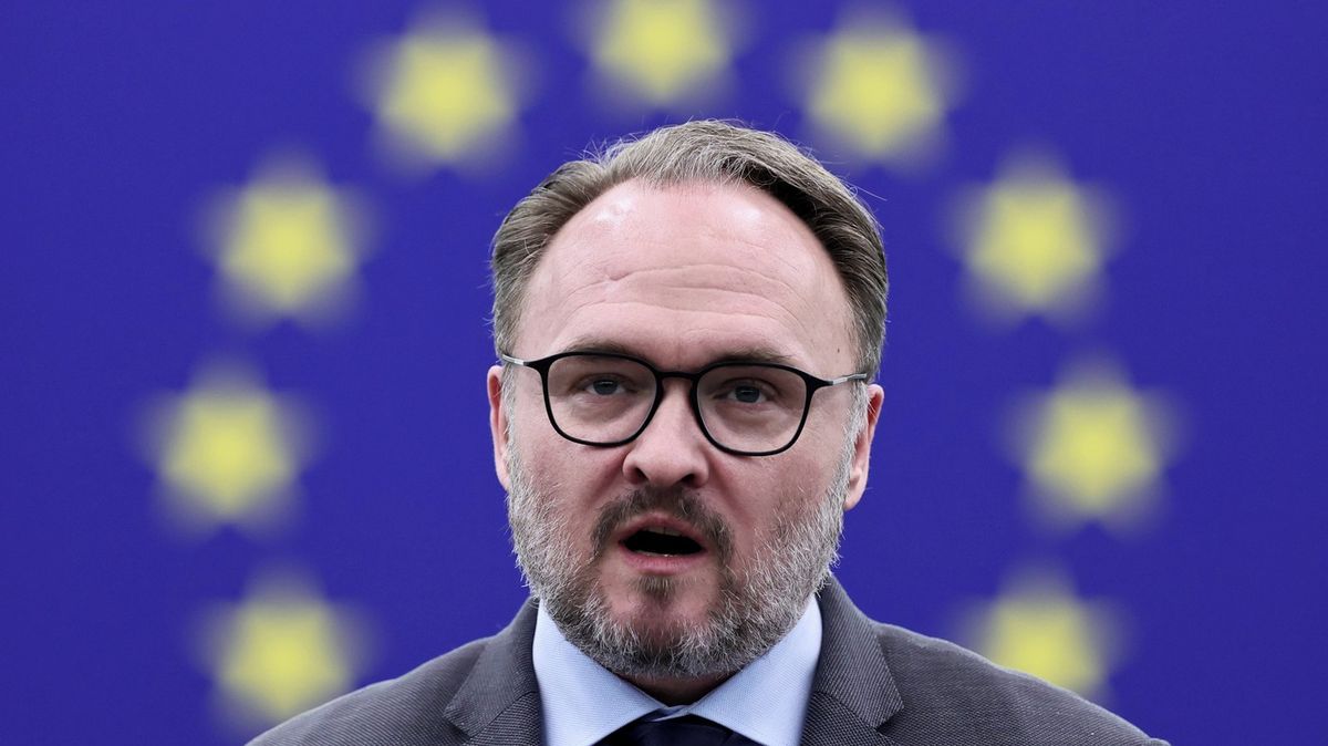 Komisař pro energetiku doporučil zemím EU snížit daně z energií