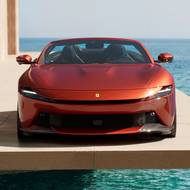 Ferrari Amalfi Spider v barvě červené Tramonto