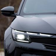 Junior nabízí i Matrix LED světlomety se solidním výkonem a schopností stínovat okolní provoz.