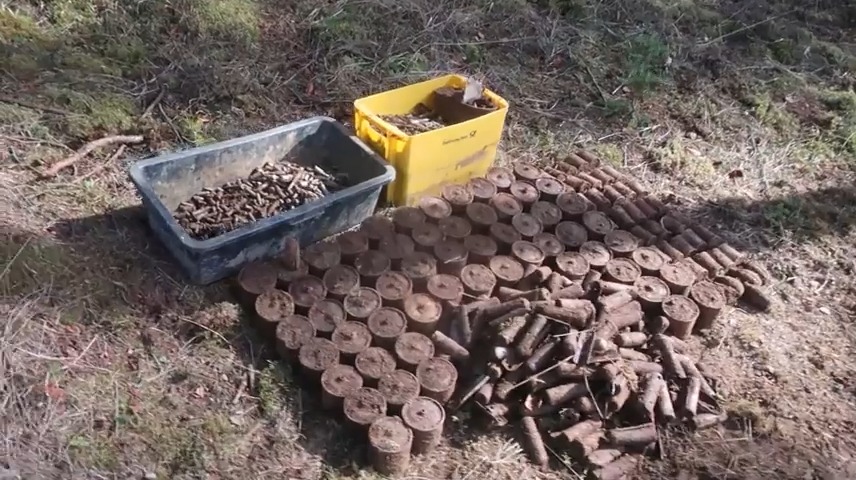 Nhà báo phát hiện 300 quả lựu đạn từ Thế chiến II