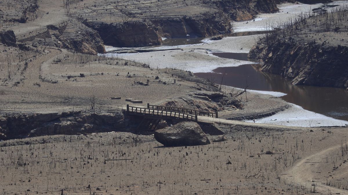 Vodní nádrž v Japonsku úplně vyschla