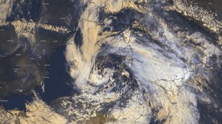 Rekordní osmnáctá bouře sezóny Samuel zasáhla Středomoří