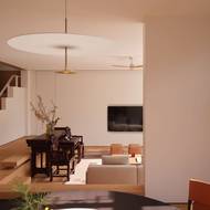 Kuchyňská, jídelní a obývací zóna na sebe navazují podobně, jako tomu bývá v západních domácnostech.